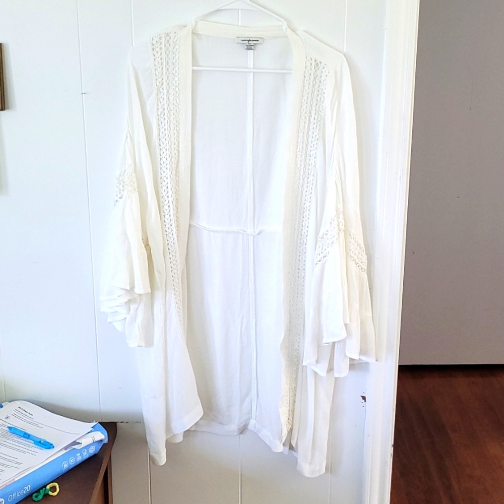 White American Eagle ruana/kimono